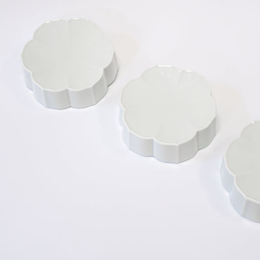 Flachteller in Blumenform